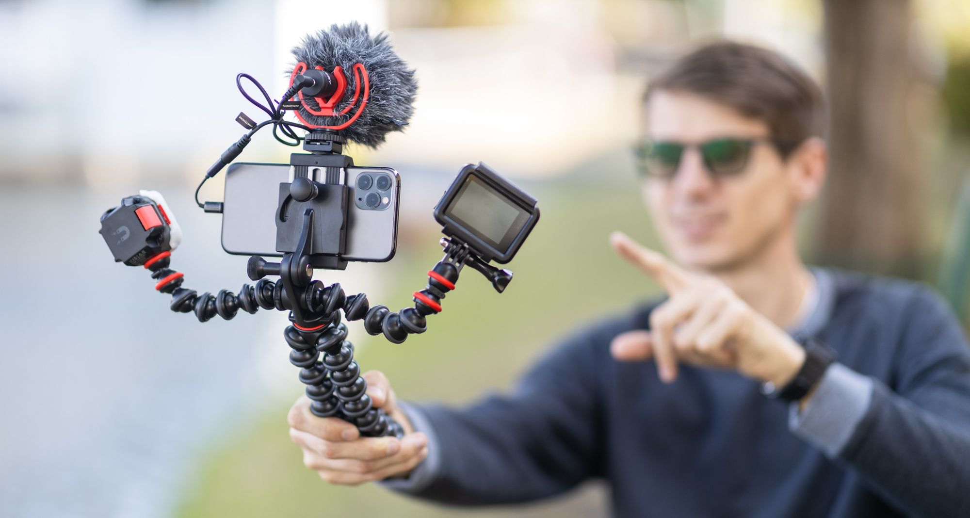 How to Vlog: The Ultimate Guide to Start Vlogging Today